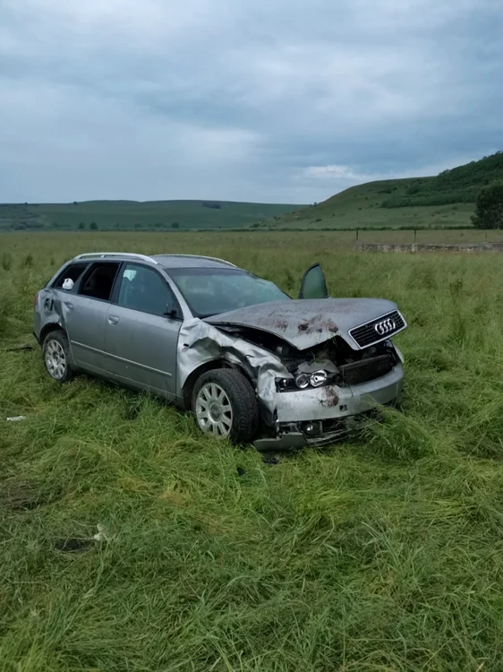 Accident mortal pe un drum din Sibiu la Blăjel o maşină cu cinci tineri s-a răsturnat iar unul a murit Foto Adevărul