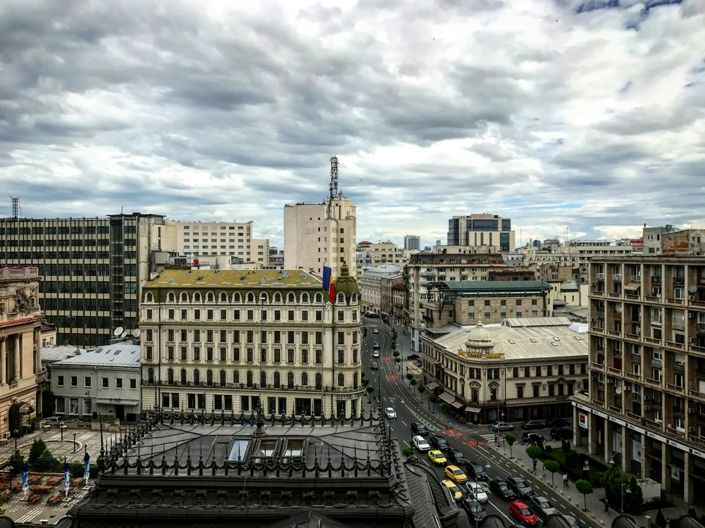Bucureștiul este la ani buni de la intrarea României în UE un oraș al contrastelor. FOTO: Unsplash