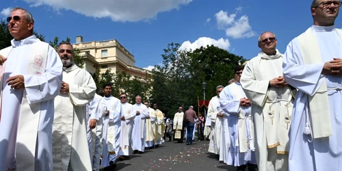 Procesiunea Preasfântul Sacrament în București FOTO Arhiepiscopia Romano Catolică București jpg