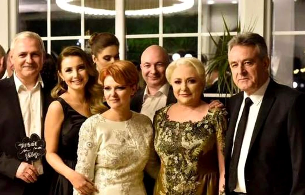 
    Viorica Dăncilă a ales o altfel de rochiefoto: arhivă  