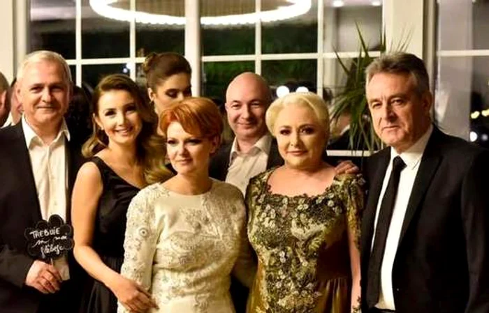 
    Viorica Dăncilă a ales o altfel de rochiefoto: arhivă  