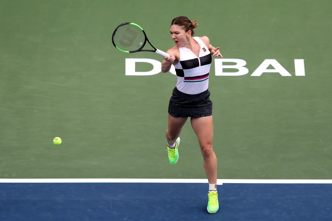 Simona Halep a dat o lovitură care a lăsat-o fără replică pe BouchardFoto: Guliver / GettyImages
