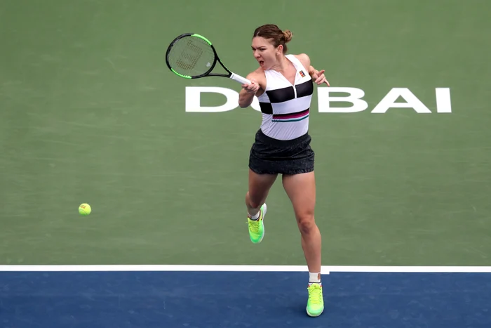 
    Simona Halep a dat o lovitură care a lăsat-o fără replică pe BouchardFoto: Guliver / GettyImages  