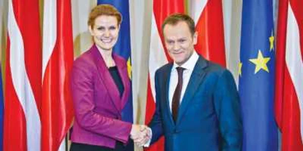 Premierul danez, Helle Thorning-Schmidt (stânga), va prelua ştafeta de la omologul său polonez, Donald Tusk 