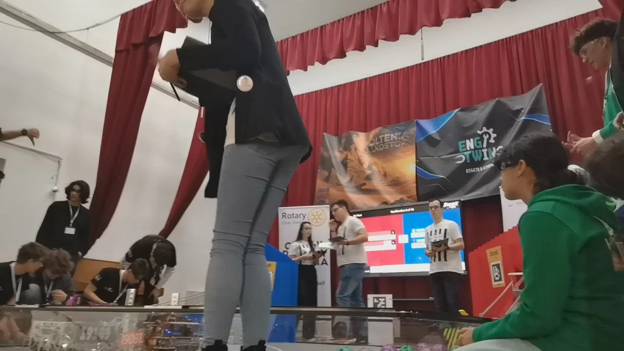 Competiția roboților: Elevii investesc pasiune, părinții – bani