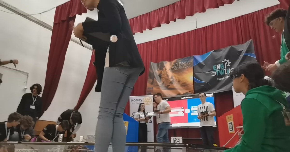 Competiția roboților: Elevii se dedică, iar părinții contribuie financiar