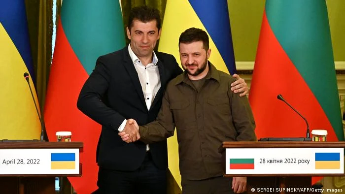 Fostul premier bulgar Kiril Petkov împreună cu preşedintele Ucrainei, Volodimir Zelenski