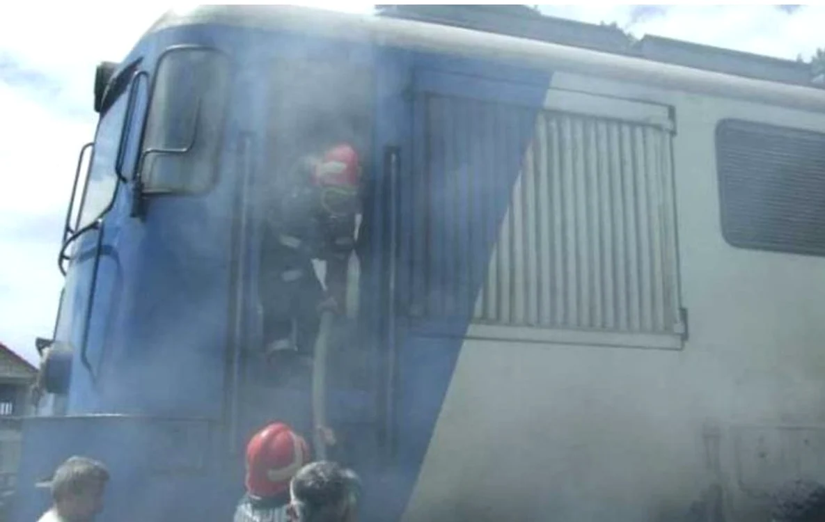 
    Locomotiva a luat foc în mersFoto: infomm.ro  