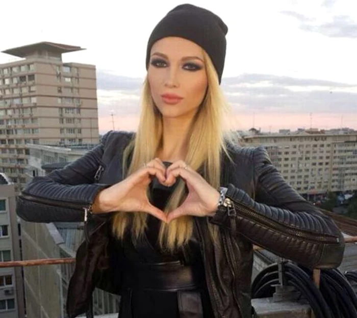 
    De revelion, Lora a coborât la şase dimineaţa de pe scenăFoto: arhiva personală  
