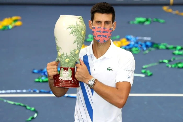 Novak Djokovic cu trofeul cucerit la CincinnatiFoto: Guliver/ GettyImages