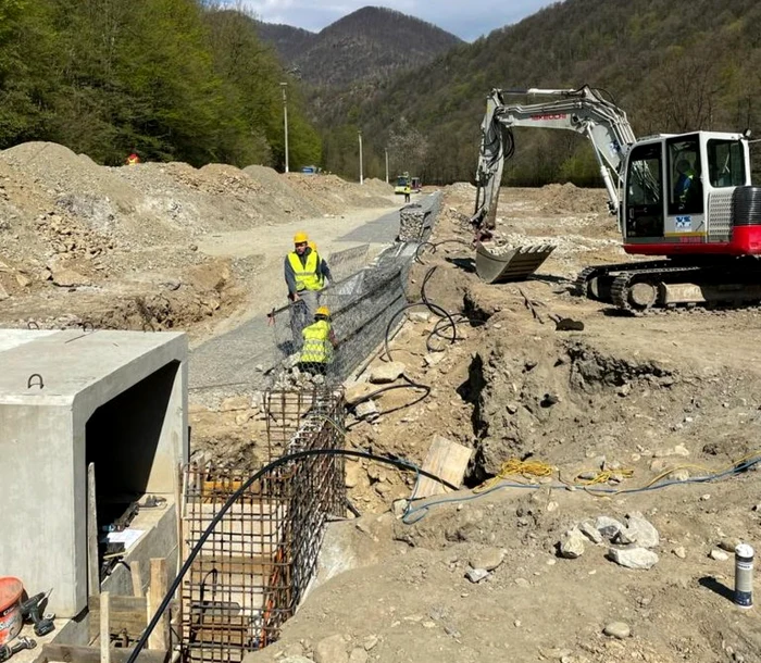 Doar patru muncitori au fost găsiţi la lucru de prefectul de Gorj