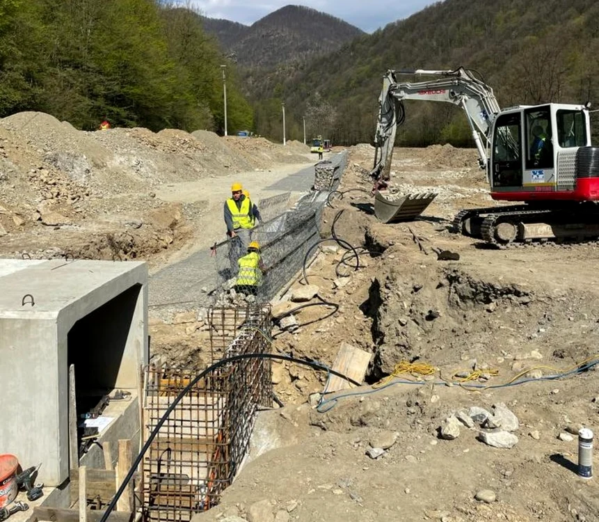 Doar patru muncitori au fost găsiţi la lucru de prefectul de Gorj