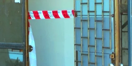 Bacău: Cadavru în putrefacţie, găsit în blocul bogătaşilor