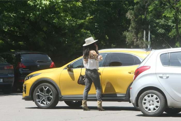 Monica Bârlădeanu, elegantă și pe stradă