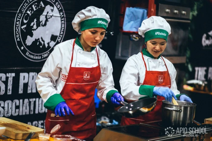 Copii din liceele tehnologice afiliate APIO, în concursuri de gastronomie FOTOGRAFII:  Robert Dobriţoiu/ Facebook/APIO SCHOOL