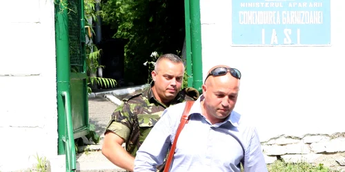 Caporalul Sebastian Mistreanu a plecat de la Parchetul Militar împreună cu avocatul său