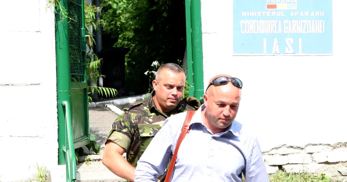 Caporalul Sebastian Mistreanu a plecat de la Parchetul Militar împreună cu avocatul său