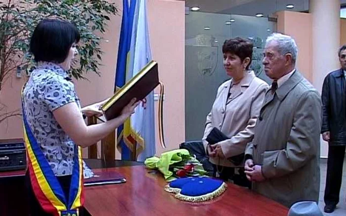 Cuplul a spus DA în faţa ofiţerului de stare civilă. FOTObrasovultau.ro