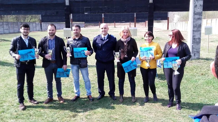 Ziariştii argeşeni au schimbat condeiul cu pistolul. Cupa Presei la Tir a deschis manifestările organizate de IJJ Argeş cu prilejul Zilei Jandarmeriei Române