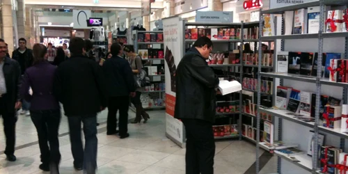 Târgul de carte se deschide marţi