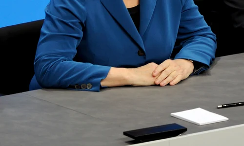 Merkel vine de pe Venus iar Putin de pe Marte jpeg