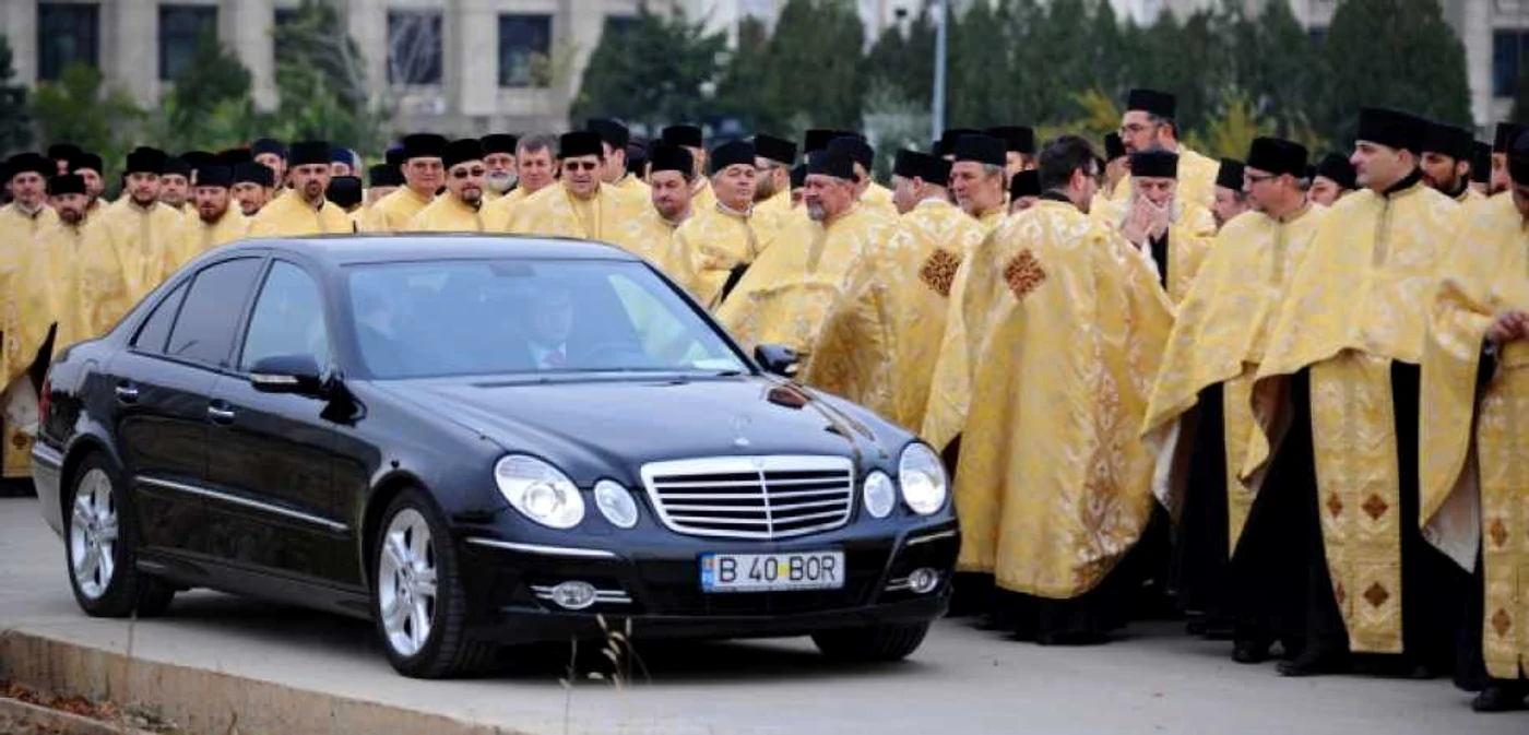 Mercedesul patriarhului FOTO realitatea.net