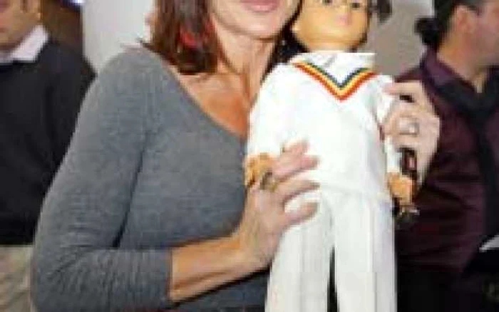 A apărut şi păpuşa Nadia