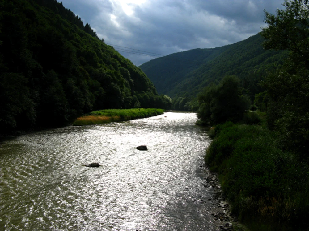
    În acest weekend, în zona montană cerul va fi acoperit și va plouafoto: Click!  