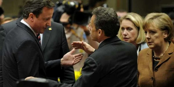 Planul convenit de Angela Merkel şi de Nicolas Sarkozy se loveşte de opoziţia premierului britanic, David Cameron