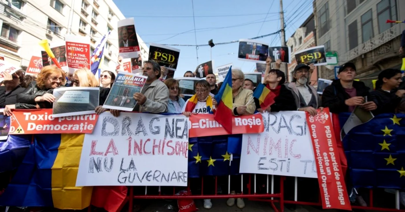 La mitingul organizat de PSD pe 9 mai la Iaşi au participat mii de protestatari FOTO Facebook/ Tudor Ghioc