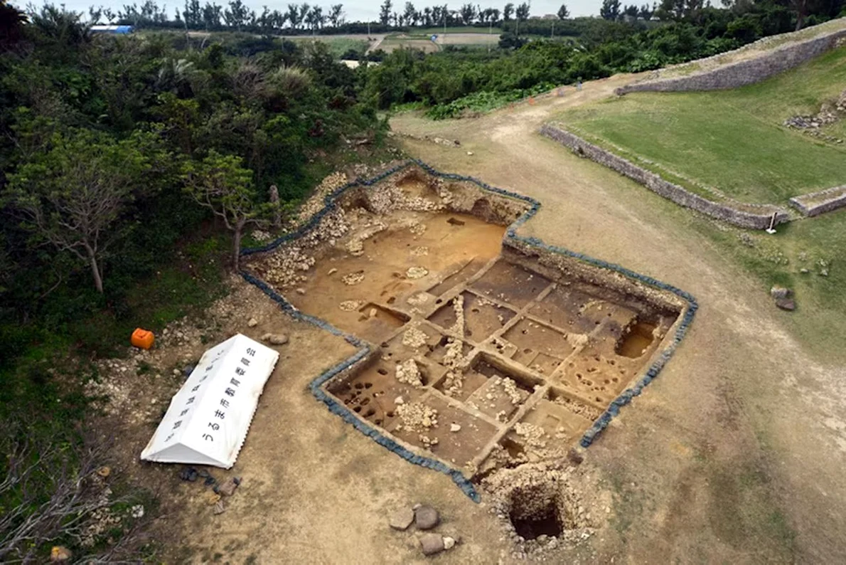 Monede romane au fost descoperite în Castelul Katsuren din Okinawa, în sud-vestul Japoniei (© Uruma City Education Board)