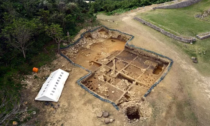 Monede romane au fost descoperite în Castelul Katsuren din Okinawa, în sud-vestul Japoniei (© Uruma City Education Board)
