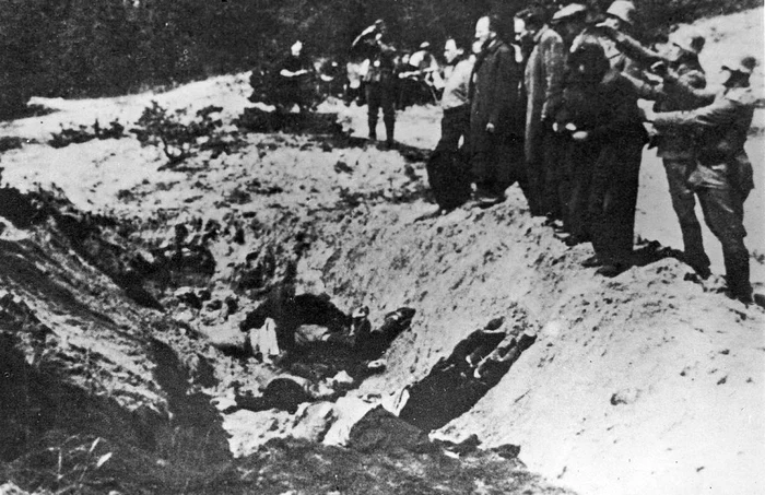 Mascarul Babi Yar 1941 ofiteri SS executand evrei FOTO Getty Images