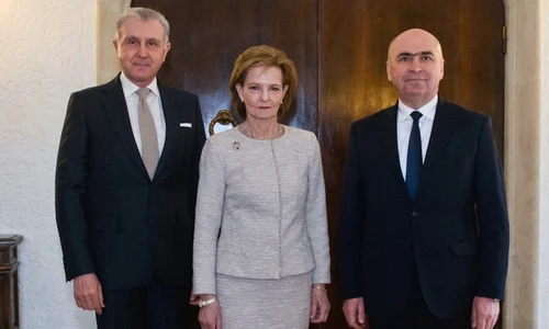 Președintele interimar Ilie Bolojan la Palatul Elisabeta cu Majestatea Sa Margareta și Principele Radu   FOTO Daniel Angelescu, Casa Majestății Sale (4) jpeg