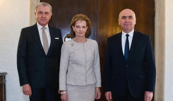 Președintele interimar Ilie Bolojan la Palatul Elisabeta cu Majestatea Sa Margareta și Principele Radu   FOTO Daniel Angelescu, Casa Majestății Sale (4) jpeg