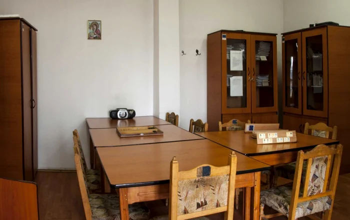 În cadrul campaniei, Asociaţia Niciodată Singur — Prietenii Vârstnicilor a deschis oficial activitatea de voluntariat în oraşul Târgovişte