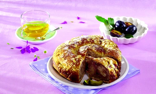 rulada cu prune si aluat cu branza de vaci jpeg