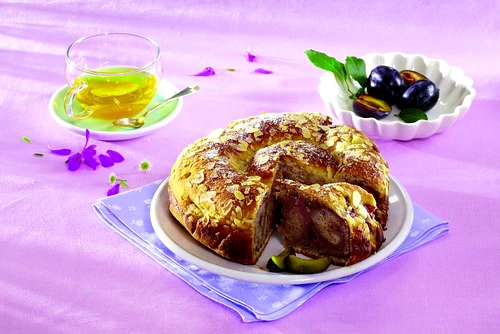 rulada cu prune si aluat cu branza de vaci jpeg