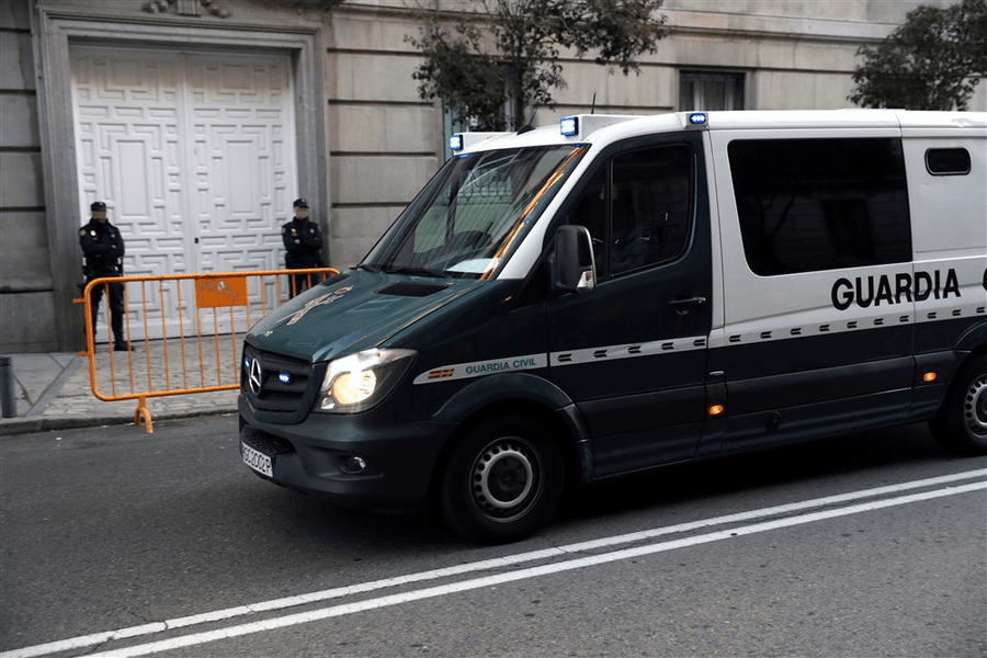 Spania: Refugiați ucraineni, exploatați în fabrici clandestine de țigări. Traficanții duceau o viață de lux pe Costa del Sol