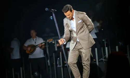 Nikos Vertis, Instagram