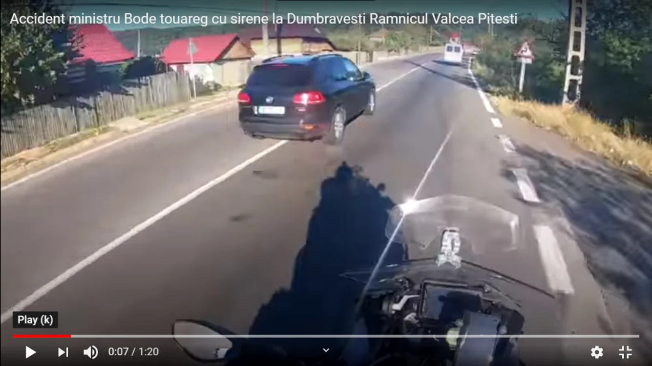 
    Ministrul Transporturilor, Lucian Bode, nu a fost rănit Sursa foto: Youtube, captură video  