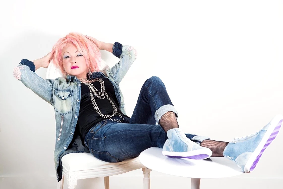
    Cyndi Lauper și-a surprins fanii cu părul roz și o pereche de blugi mulațifoto: Instagram  