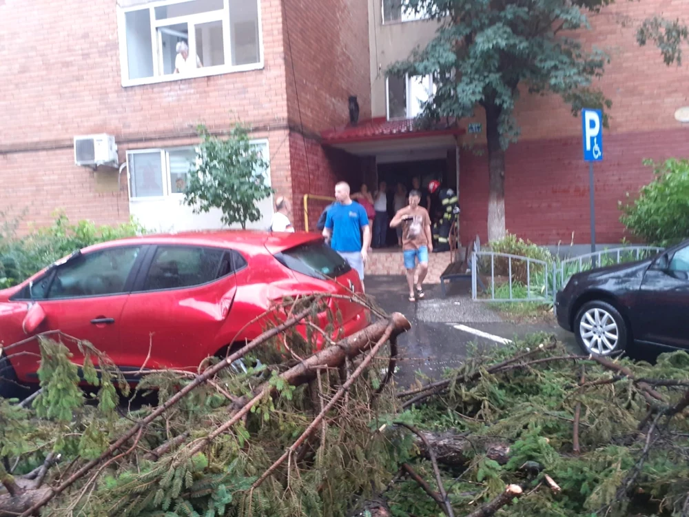 Vijeliile au făcut prăpăd în mai multe localităţi din ţară. Foto arhivă