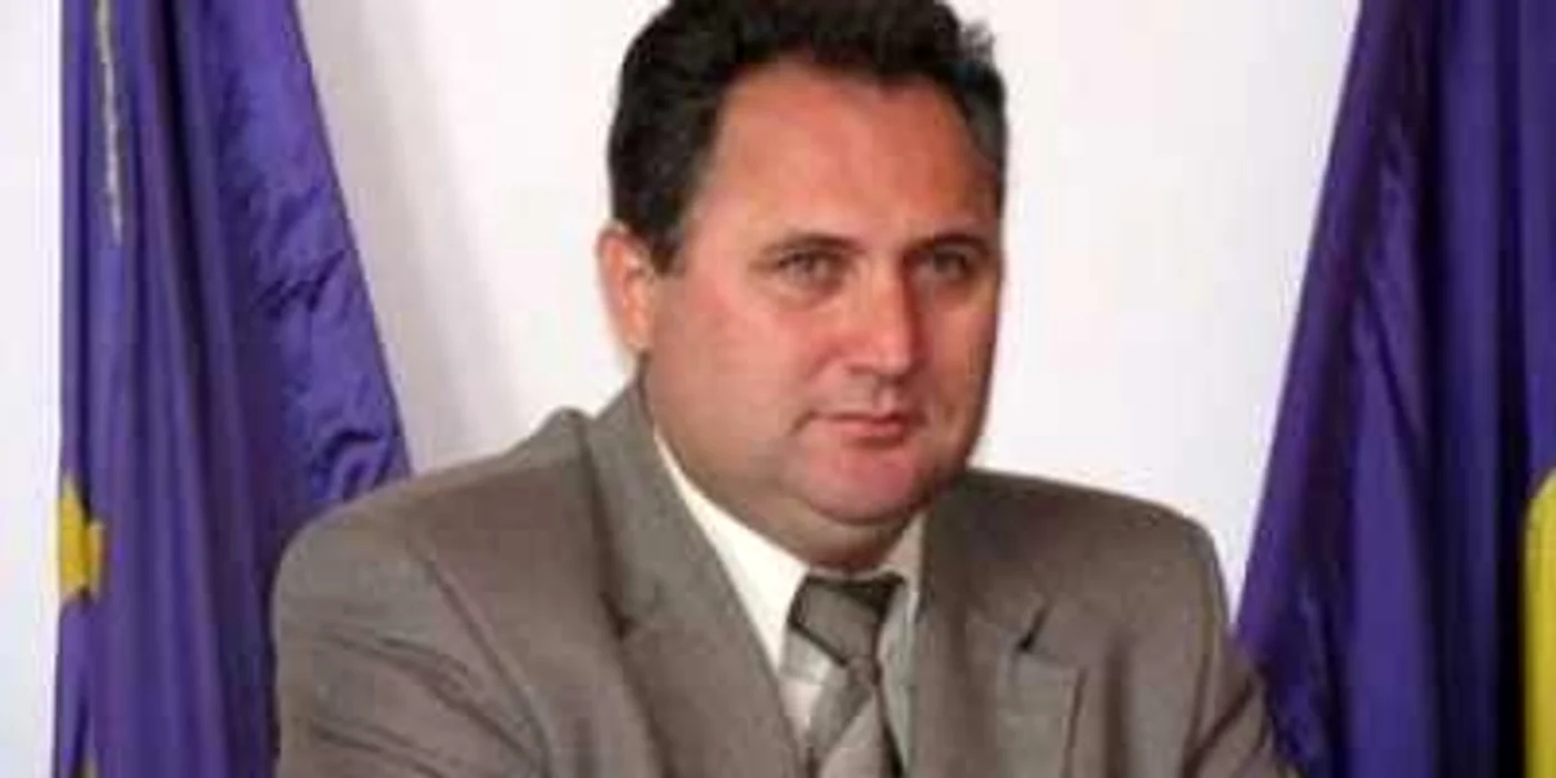 Prefectul le-a solicitat instituţiilor publice să aibă numele scris şi în maghiară.