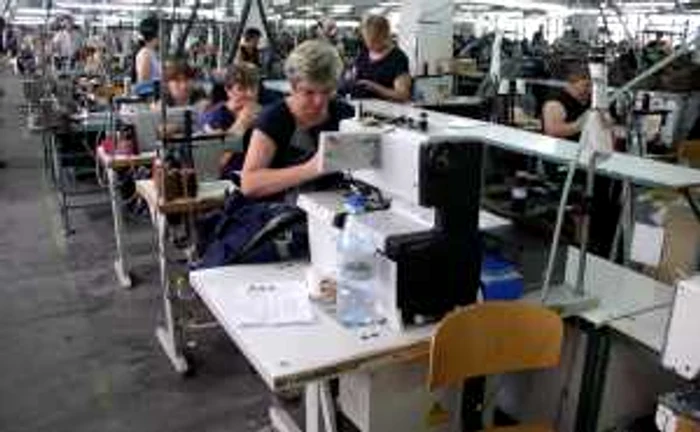 În confecţii, prin ore suplimentare, salariile pot depăşi 1.000 de lei