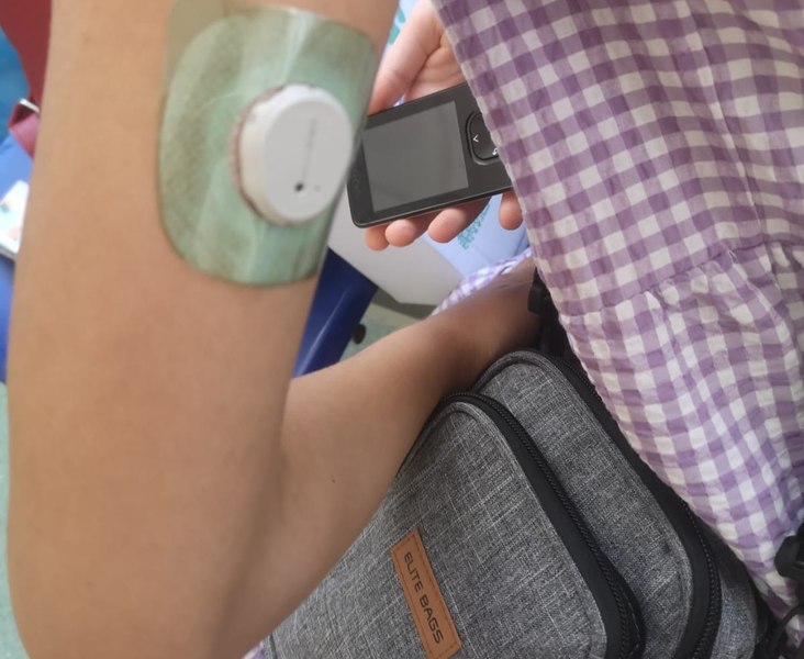 Calvarul copiilor cu diabet rămași fără senzorii de monitorizare a glicemiei. Părinții, disperați: „Este de viață și de moarte”