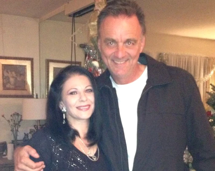 Elena şi soţul ei s-au cunoscut pe Internet