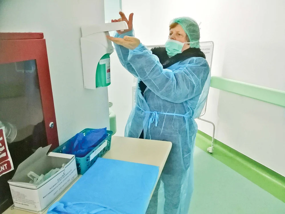 Zenovia Alexoaia, 68 de ani, a venit în vizită la o nepoată internată