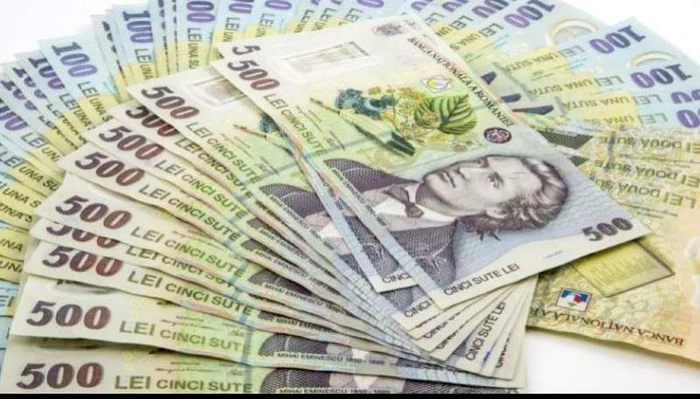 Românii care au credite în lei cu dobândă variabilă vor plăti ratele si mai mari