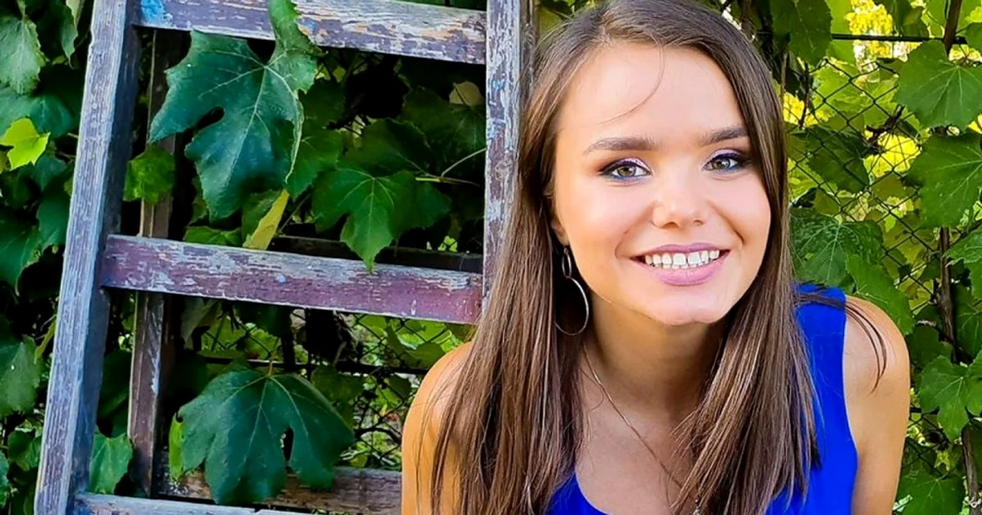 Denisa Pop foloseşte pentru creaţiile ei pietre de diferite forme, nuanţe şi mărimi FOTO Arhivă personală